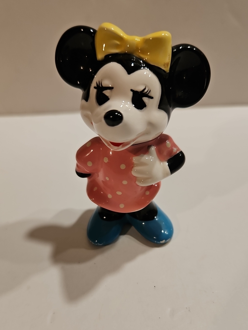 DISNEY MINNIE MOUSE CERAMIC FIGURINE 2 3/4 "